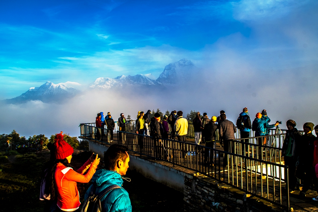 पुनहिलमा पर्यटकको घुइँचो